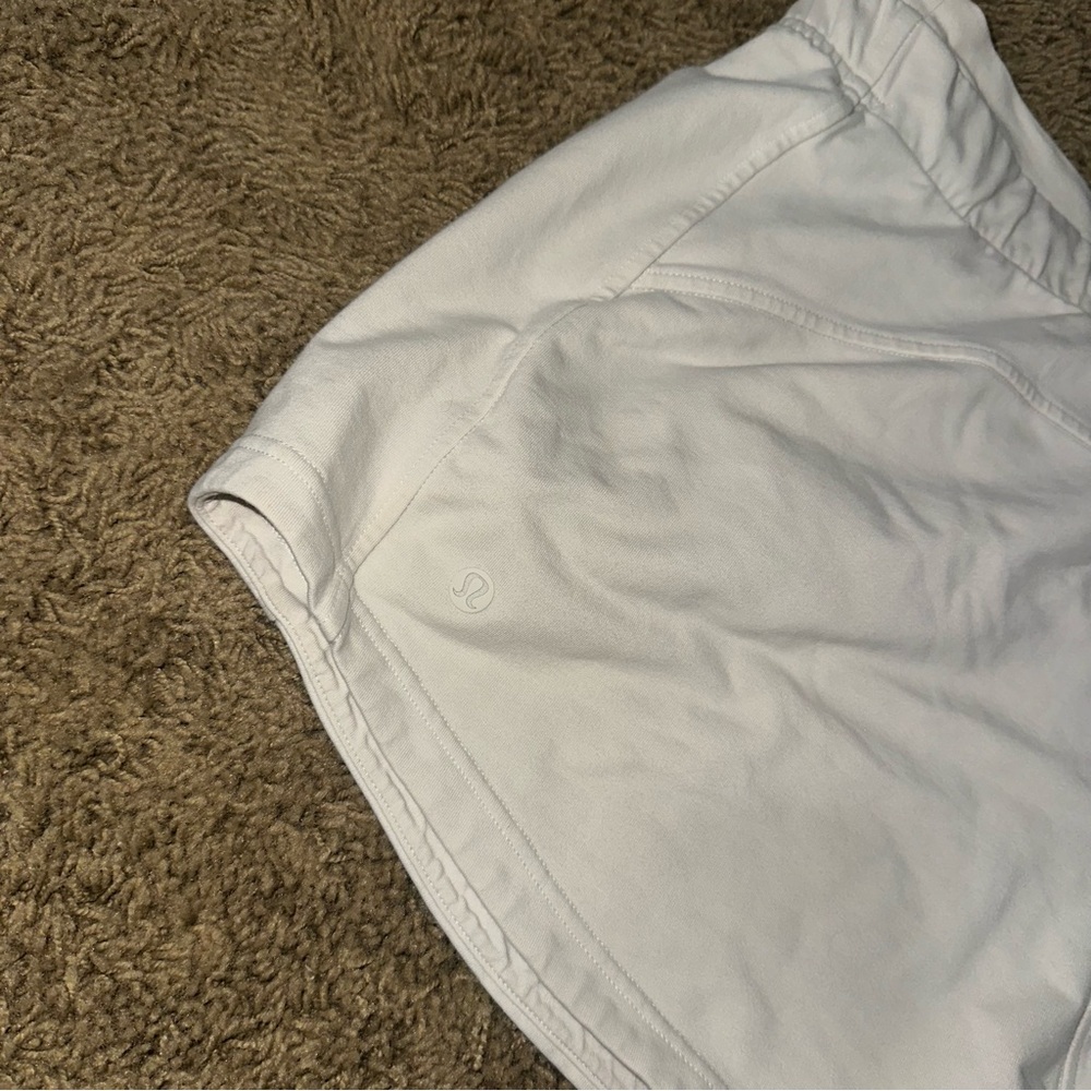 Women’s Lululemon Inner Glow Shorts Size 14 - Picture 5 of 6